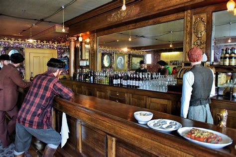 Mascots Saloon and Grill: A Western-themed Dining Destination